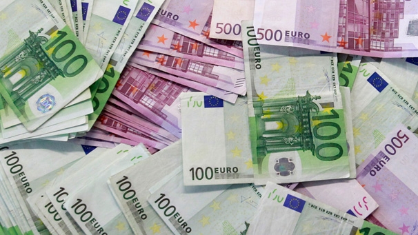 Evro je pao u odnosu na americki dolar i povukao se sa sedmonedeljnog vrha